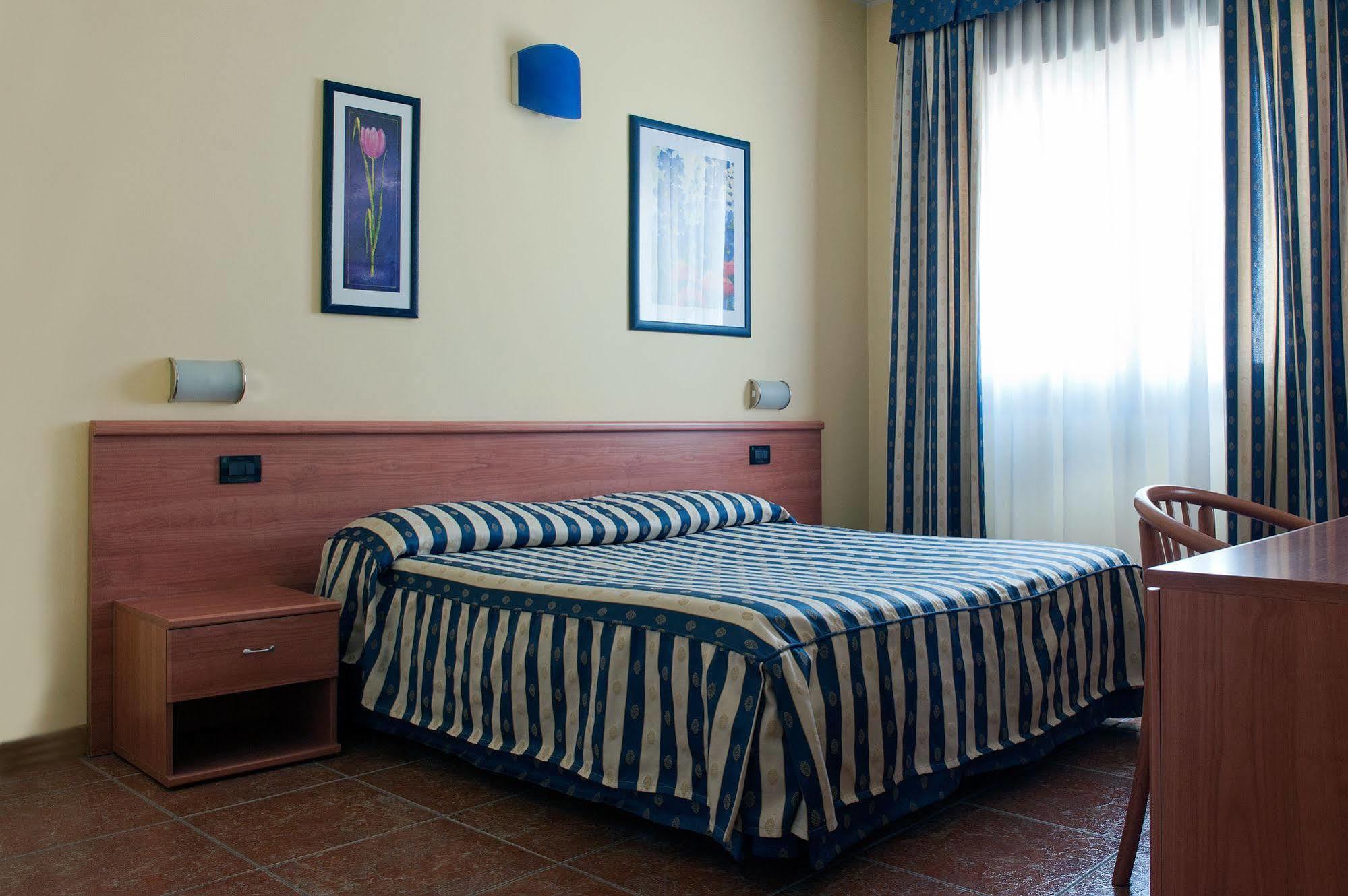 Hotel Blue Ribbon Vercelli Exteriér fotografie