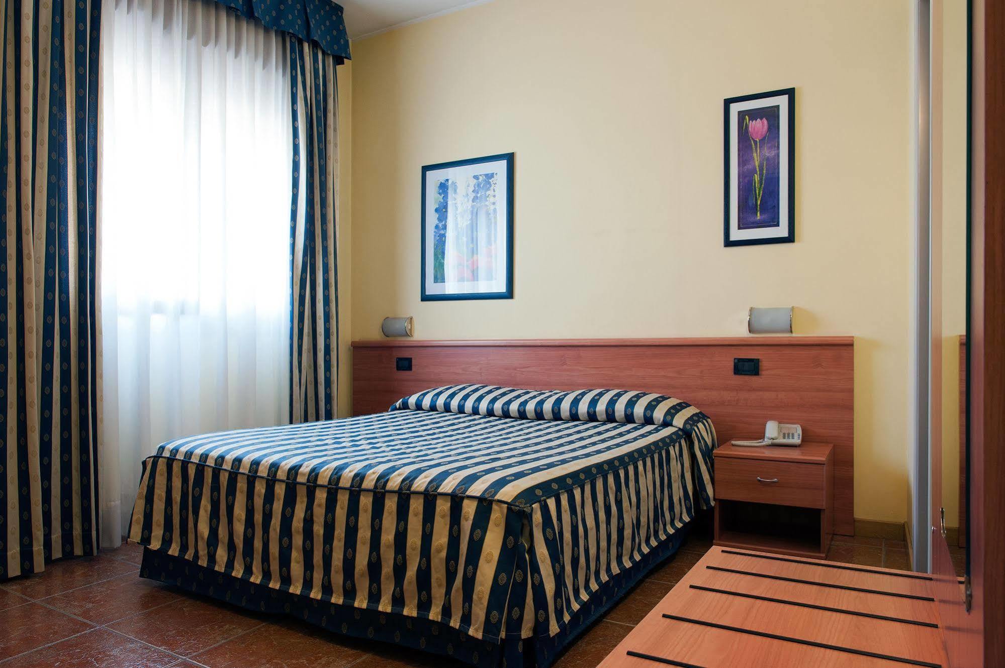 Hotel Blue Ribbon Vercelli Exteriér fotografie