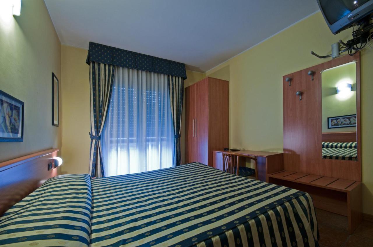 Hotel Blue Ribbon Vercelli Pokoj fotografie
